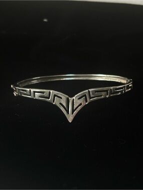 Vintage Sterling Silver V-Front Greek Key Meander Hinged Bracelet - 7”